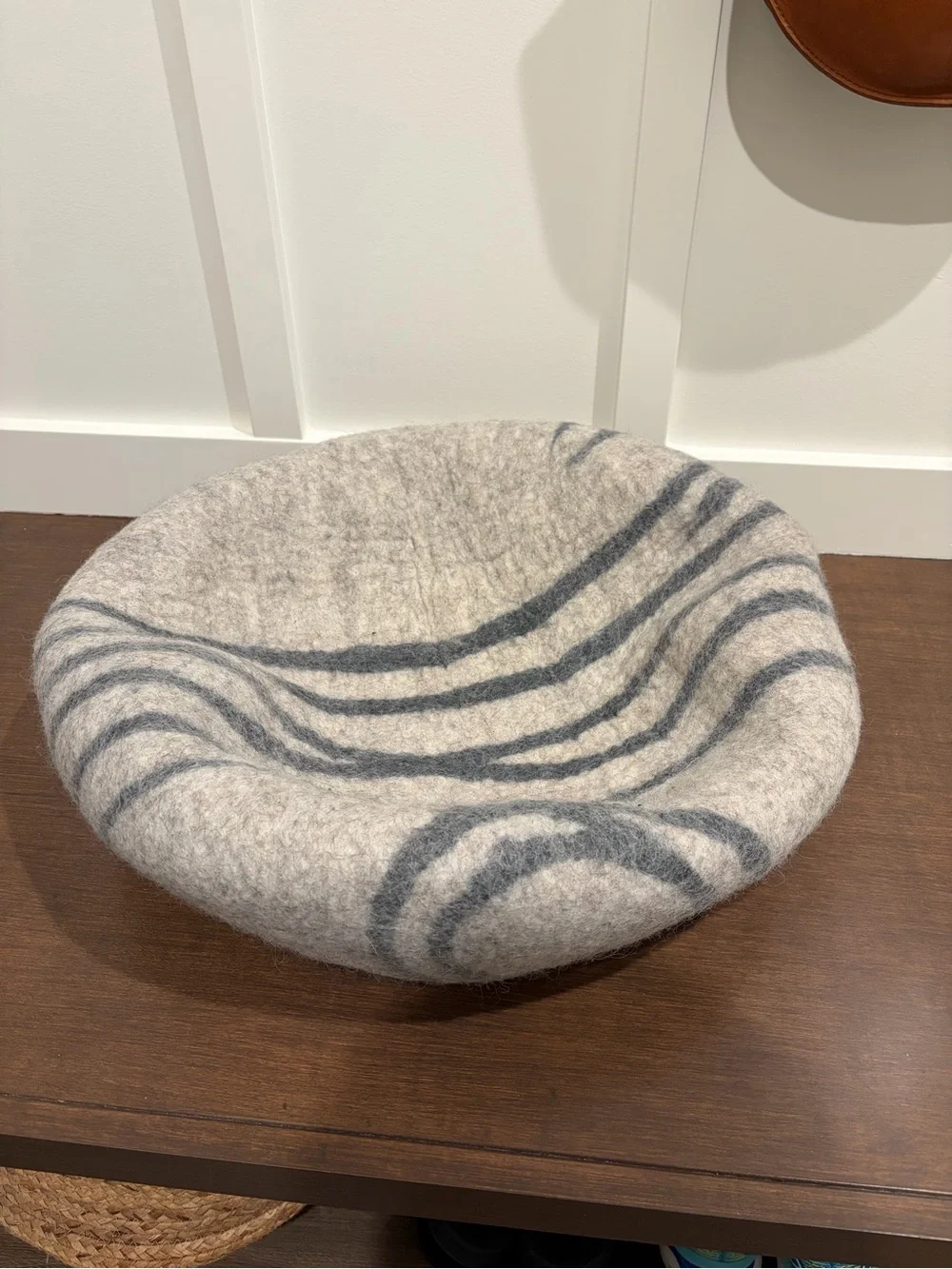 Meowfia Cat Cave - Merino Wool Felt Cat Bed (Light Gray, Large)